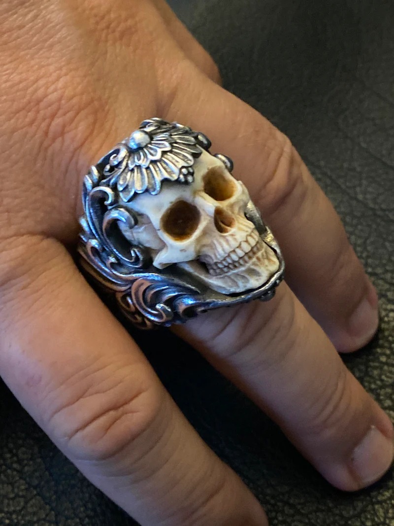 VINTAGE POLISH FLORAL ARMOR ANTLER SKULL RING
