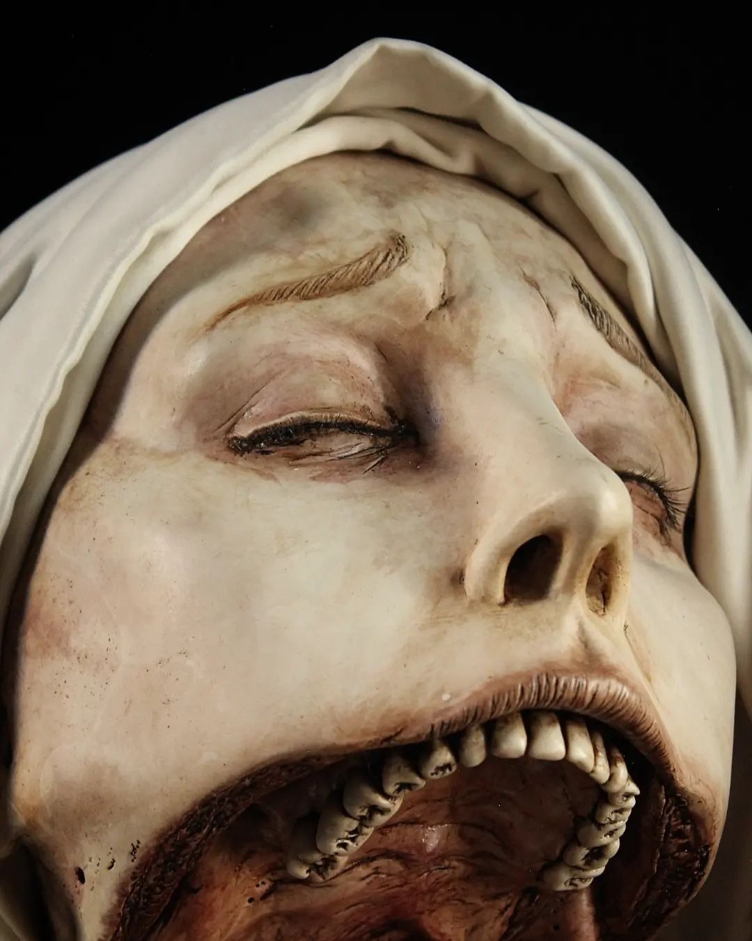 TRANSFIGURATIO MORTIS STATUE