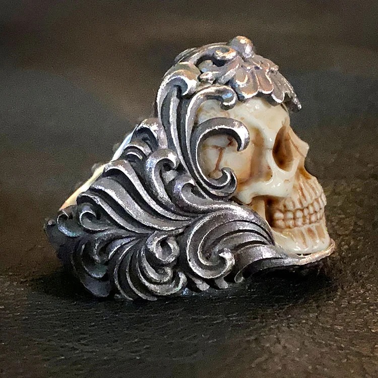 VINTAGE POLISH FLORAL ARMOR ANTLER SKULL RING