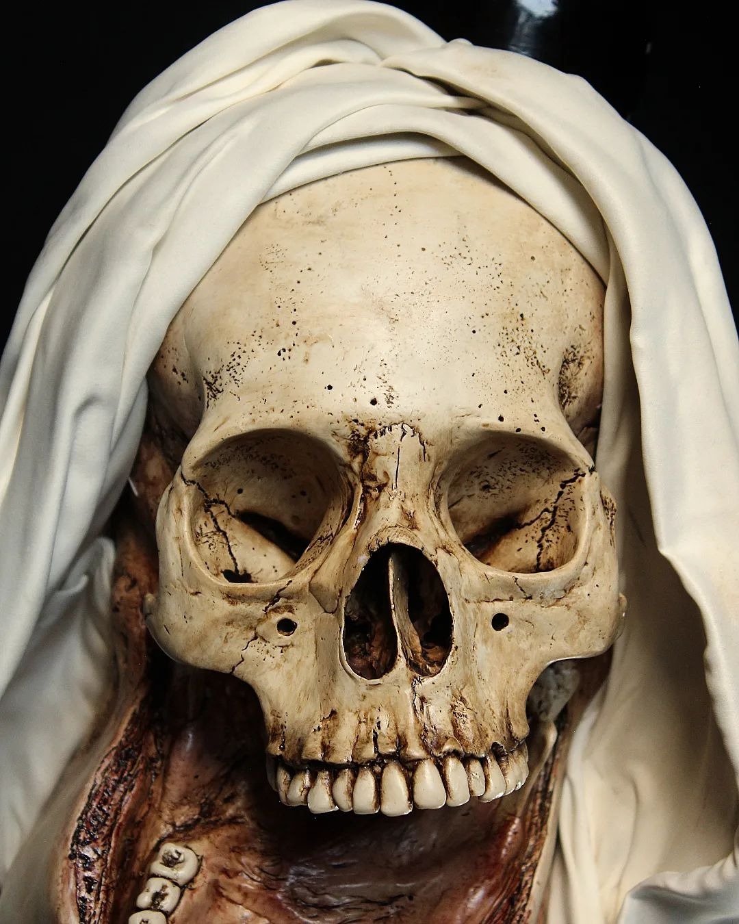 TRANSFIGURATIO MORTIS STATUE