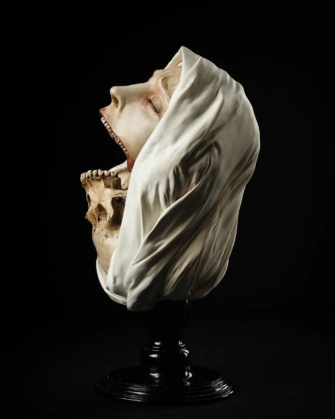 TRANSFIGURATIO MORTIS STATUE