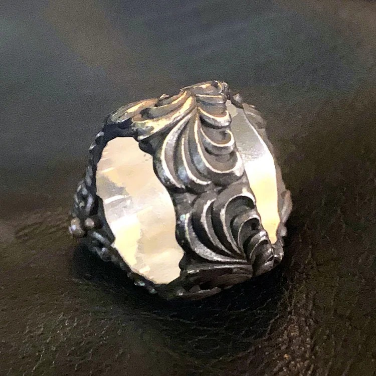 VINTAGE POLISH FLORAL ARMOR ANTLER SKULL RING