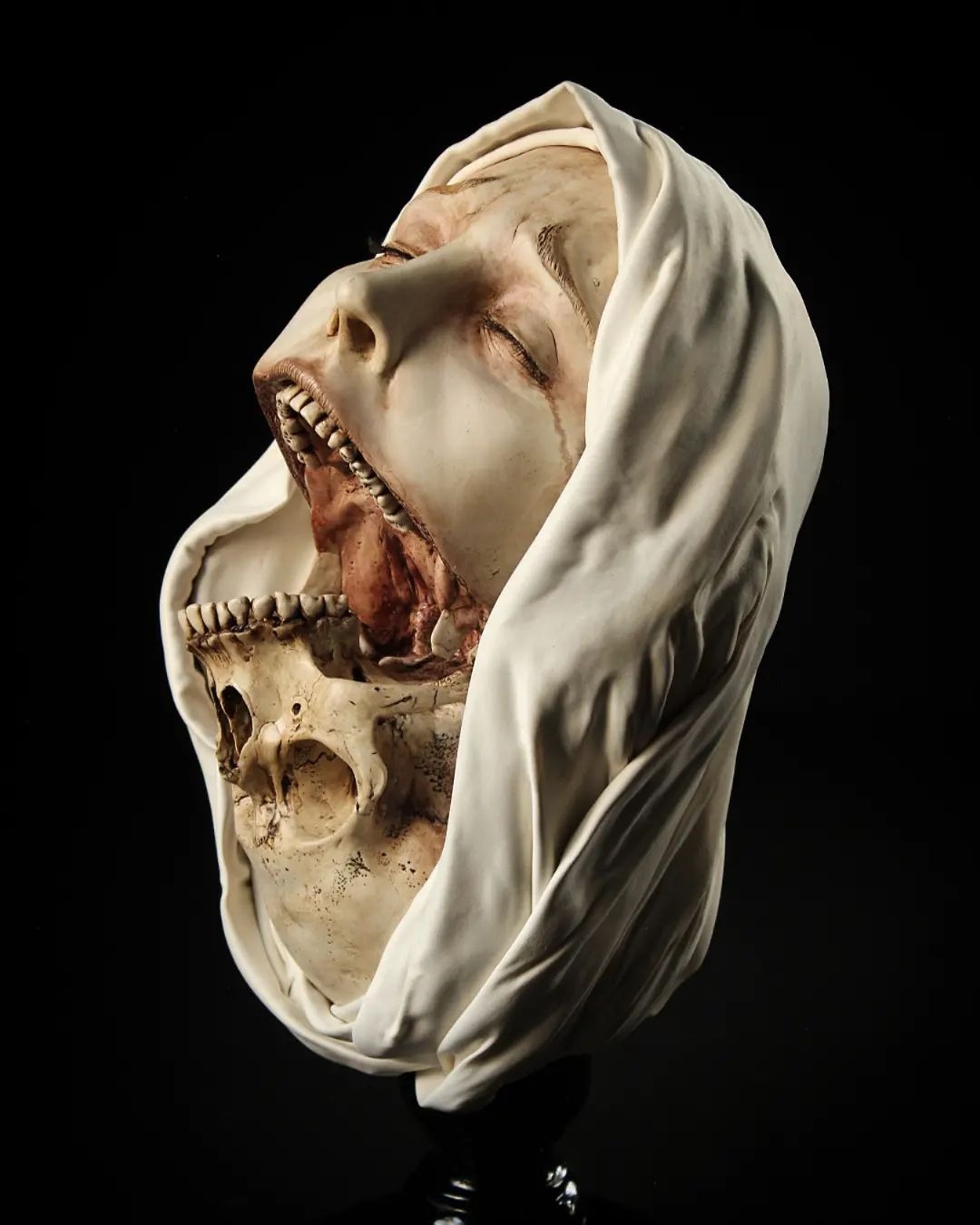 TRANSFIGURATIO MORTIS STATUE