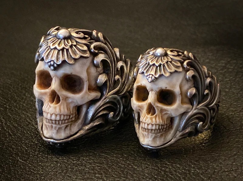 VINTAGE POLISH FLORAL ARMOR ANTLER SKULL RING