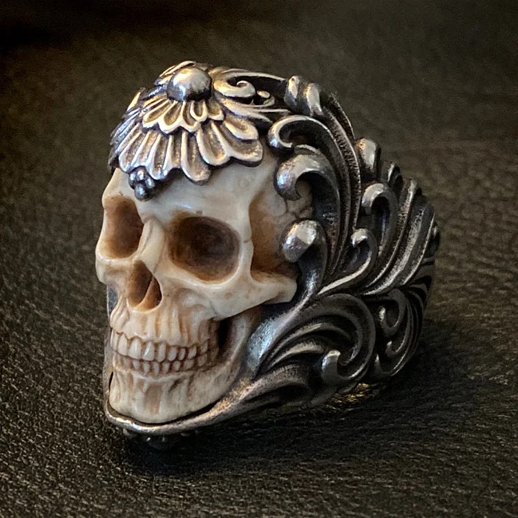 VINTAGE POLISH FLORAL ARMOR ANTLER SKULL RING
